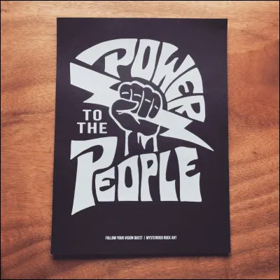 "POwer to the people" est une chanson de John Lennon.