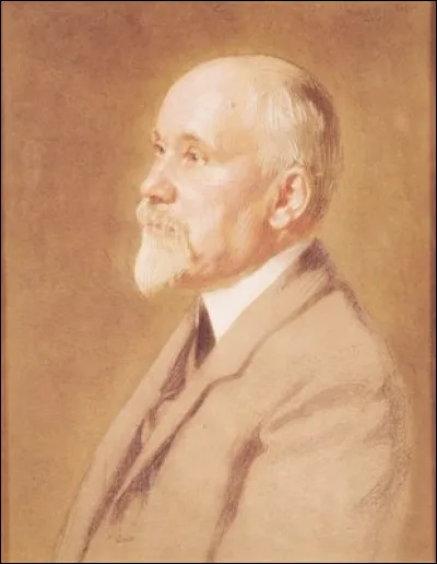 Raymond POincaré était un mathématicien.