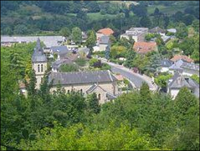Je vous propose de commencer notre balade en Nouvelle-Aquitaine, à Ayen. Village de l'aire d'attraction Briviste, traversée par l'Elle, il se situe dans le département ...