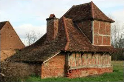 Voici une ferme bressane, à Bouhans. Village de l'arrondissement de Louhans, il se situe dans le département ...