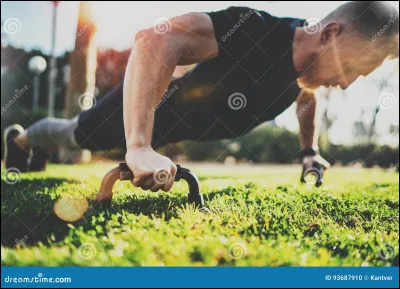 Tu dois faire cent pompes, tu dis :