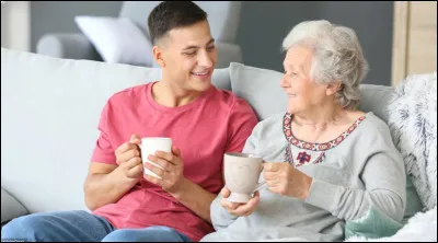 À noter qu'il existe une différence entre Ginette, 89 ans, ostéoporotique, et Vincent, 36 ans, un peu plus sot mais en très bonne santé.
Chez qui un complément apportant du calcium sera-t-il recommandé ?