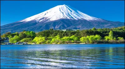 Comment s'appelle cette montagne au Japon ?