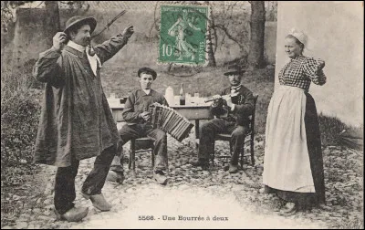 La bourrée est une [...] folklorique auvergnate.