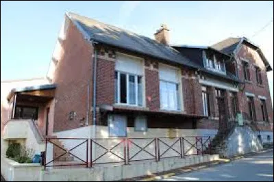 Je vous emmène à présent à Carnoy. Ancienne commune Samarienne, elle se situe en région ...