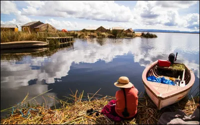 Le lac Titicaca est traversé par une frontière qui sépare deux pays, lesquels ?
