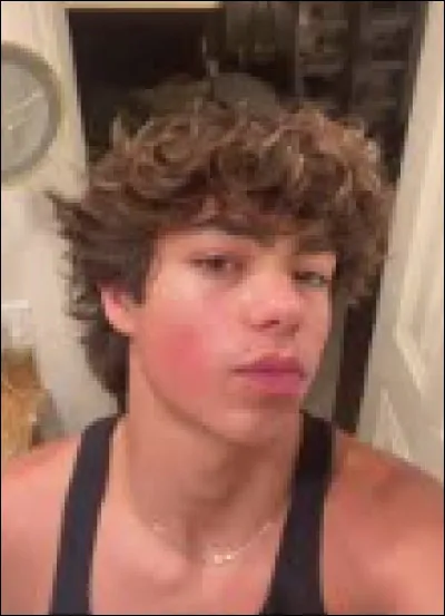 Combien de films ou d'émissions a-t-il faits ?