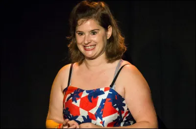 Pourquoi Élodie Poux fait-elle un sketch sur les haters et pas sur sa césarienne ?