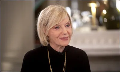 Que demande Chantal Ladesou à Mustapha El Atrassi dans un sketch pour "Le Grand journal" ?