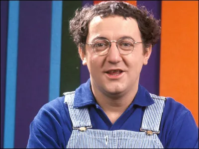 Selon une légende racontée par Coluche, pourquoi Dieu a-t-il créé les personnes noires ?