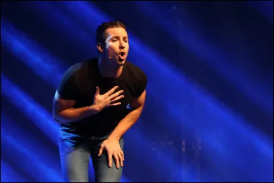 Dans un sketch, Jérémy Ferrari est dans la peau d'un organisateur d'attentats et l'un de ses terroristes s'est suicidé avant son attentat suicide car...