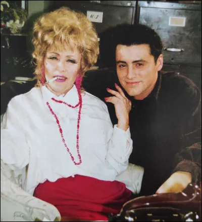 Quand Estelle meurt, Joey rencontre son autre client, quelle est la particularité de ce dernier ?