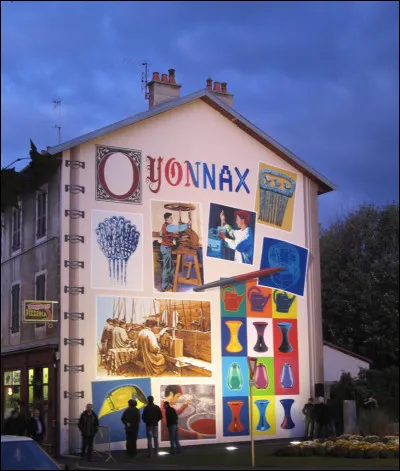 Oyonnax est une commune située dans ...