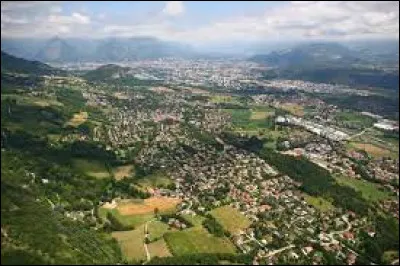 Cette commune de 2 000 habitants du département de l'Isère, située au sud de Grenoble, en bordure du Vercors, c'est Saint ... de Varces