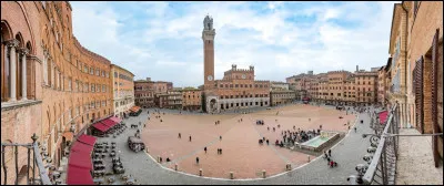 Quelle est l'initiale de la ville italienne où se situe la piazza del Campo ?