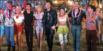 Olivia Newton-Jones accompagne John Travolta dans le film "Grease".