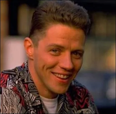 Comment s'appelle le personnage sur la photo ?