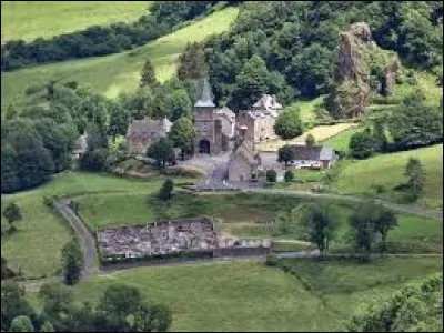 Cette commune du département du Cantal, située dans la vallée de la Maronne, c'est Saint ... de Salers