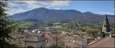 Cette commune de 2 700 habitants du département de la Drôme, située en bordure du Vercors, c'est Saint ... en Royans