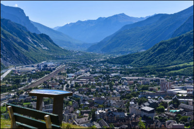 Cette ville de Savoie de 7 500 habitants, située dans la vallée de l'Arc, c'est Saint ... de Maurienne