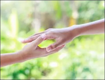 Les mains grandissent tout au long de la vie.