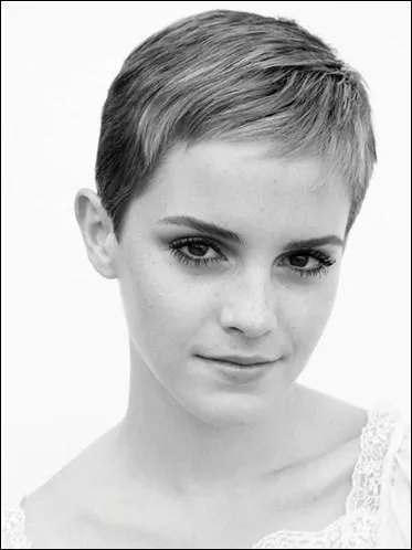 Elle a chang de coupe de cheveux et d'aprs ce qu'elle dit, elle se sent incroyablement bien avec sa nouvelle coupe. Qui est-ce ?