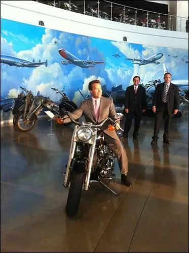 Il teste une moto  l'expo de la Bibliothque Reagan, qui est-ce ?