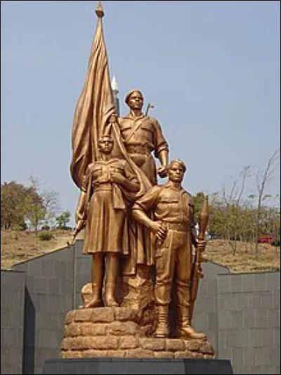 Mon premier est la première lettre de l'alphabet.
Mon second est un dieu égyptien.
Mon troisième est une note de musique.
Mon tout est une capitale africaine.
Dans quel pays se trouve la capitale en question ?