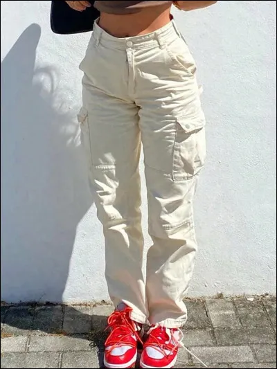 Mode : quel type de bateau donne son nom à ce pantalon ample muni de poches larges ?