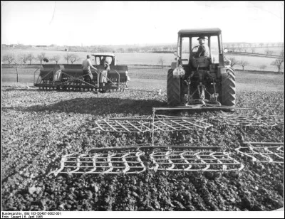 Dans le Pas-de-Calais, quel nom donne-t-on au roulage à bras des berlines ?