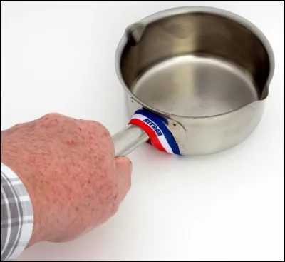 Il existe des CAsseroles pour gauchers.