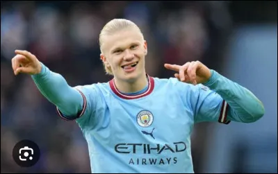 Si tu avais marqué un but, quelle serait ta pose de victoire ?