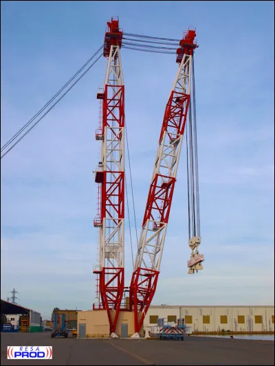La grue "Bigue" sur le port, peut soulever quelle charge ?