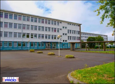 Quand la "Cité scolaire" boulevard Pierre de Coubertin a-t-elle été ouverte ?