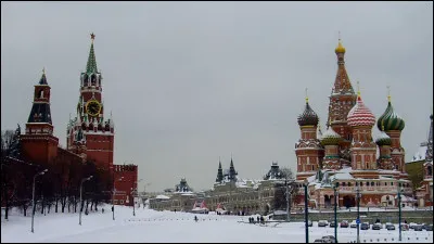 Dans sa chanson, où Gilbert Bécaud a-t-il rencontré Nathalie ?