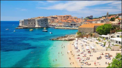 Dubrovnik est la plus grande ville de la DAlmatie.