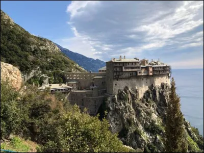 En Grèce, la visite du monastère du Mont Athos est interdite...