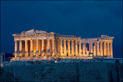 À Athènes, quel monument peut-on admirer au sommet de l'Acropole ?