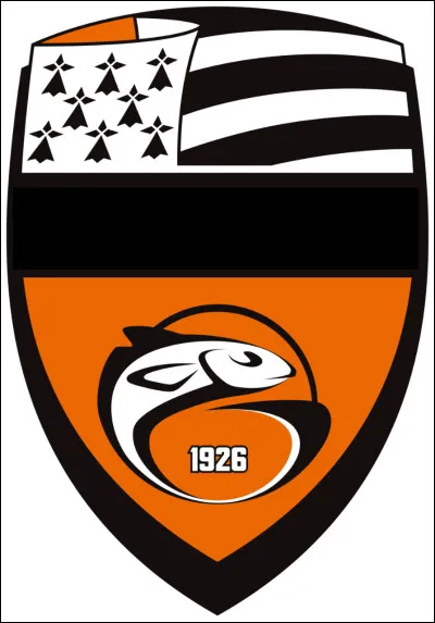 À quel club de football appartient ce logo, représentant un merlu et le drapeau de la Bretagne ?