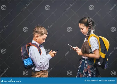 Sur quel réseau discute Mito avec ses amies ?