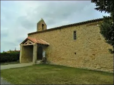 Vous avez sur cette image l'église Saint-Saturnin, à Saint-Sernin. Petit village de 42 habitants, il se situe en région ...