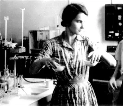 Rosalind Franklin, chimiste britannique s'est fait dérober le fruit de ses recherches par Watson et Crick, qui ont reçu le prix Nobel de médecine en 1962 sans la citer. Quelle était le sujet de sa recherche ?