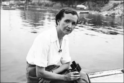 Rachel Carson, biologiste de formation a influencé par ses connaissances...