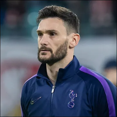 Continuons ce quiz avec la dix-huitième personnalité préférée des Français, Hugo Lloris. Quel est son poste sur le terrain ?