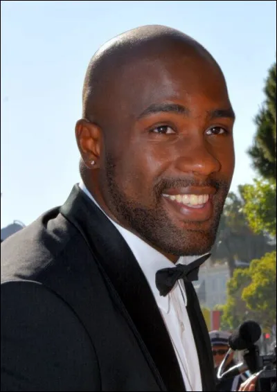 Cette image nous montre la vingt-quatrième personnalité préférée des Français, au Festival de Cannes 2016. Il s'agit de Teddy Riner, un célèbre...