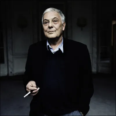 A quel écrivain français doit-on les romans "Paradis", "Femmes" et "La Guerre du goût" ?