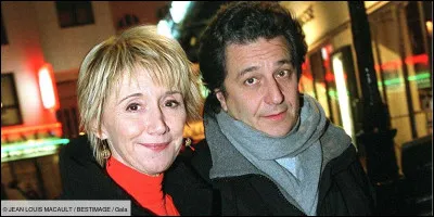 Nous saluons Christian ! Il tente de séduire cette femme qui fera plus tard partie de sa vie !