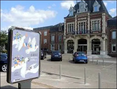 Cette commune du département de Seine-Maritime, située dans la banlieue de Rouen et peuplée de 28 500 habitants, c'est Saint ... du Rouvray