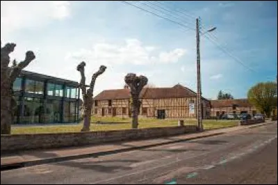 Cette commune de l'Aube, située dans la banlieue de Troyes et peuplée de 6800 habitants, c'est Saint ... les Villas