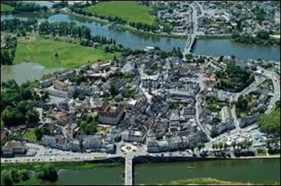 De ces trois villes du département de la Nièvre, laquelle n'est pas une sous-préfecture ?